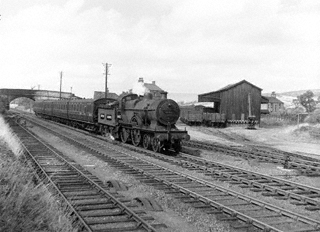 Photograph of 40422 2P Class (2 of 2)