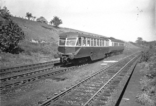 Photograph of Diesel Railcar at Hatton Bank (2 of 2)